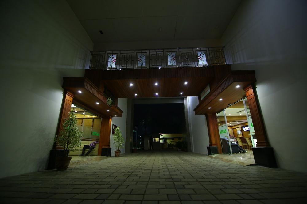 Atlas Airport Hotel Apartment Nedumbassery Exterior photo