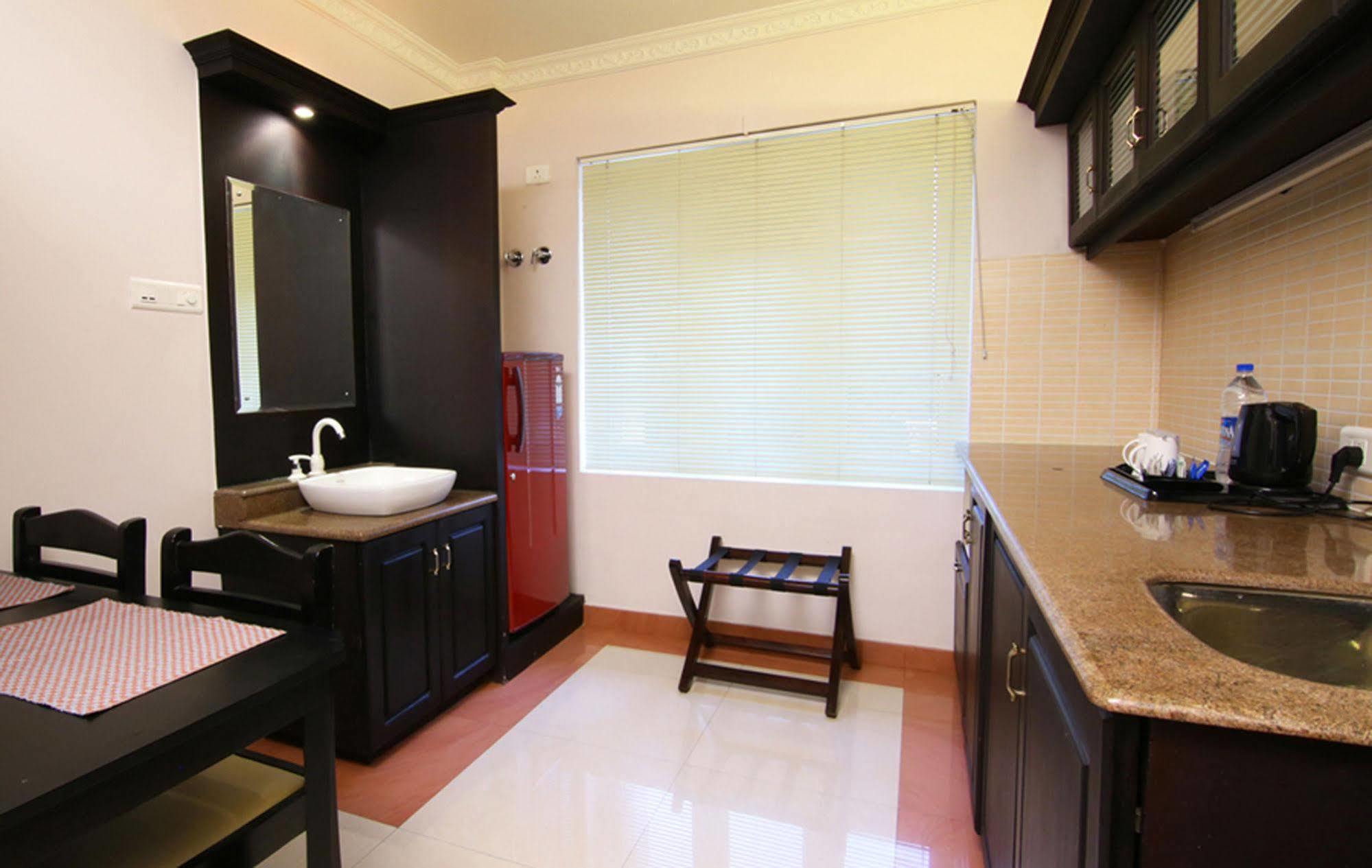 Atlas Airport Hotel Apartment Nedumbassery Exterior photo